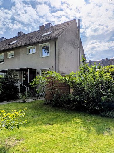 Well-maintained end-of-terrace house in a quiet cul-de-sac with garage – Seitenansicht