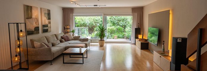 Großzügige Doppelhaushälfte mit Wohlfühlgarten in ruhiger Lage - provisionsfrei von privat – Wohnzimmer