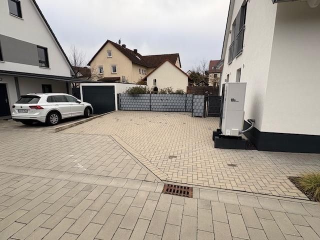 3,5 Zimmer DG- ETW im neuw. 2-FH, 91220 Schnaittach  EB 11/23 incl. Gartenanteil/Garage uvm. – Stellplätze /GartenETW2