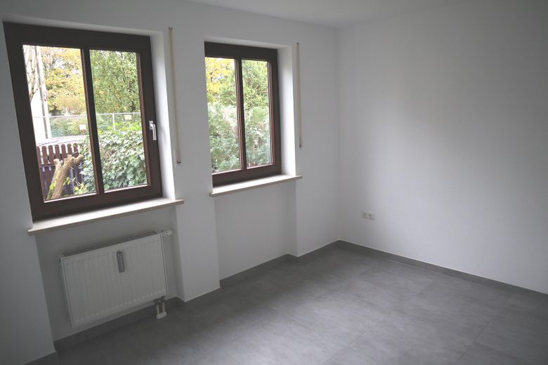 Provisionsfrei: 3 Zimmer Maisonette Gartenwohnung - 79 m² Nutzfläche in guter Lage – Schlafzimmer-1