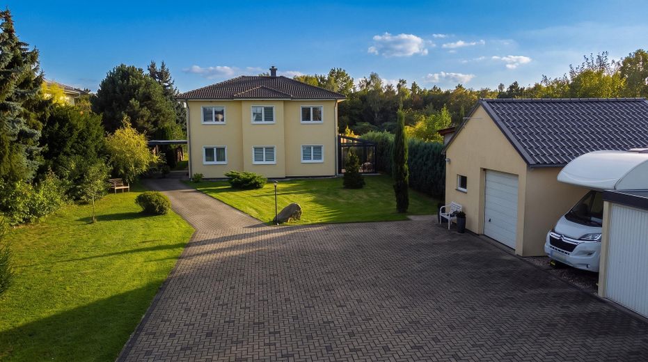 Ihr privater Süden bei Leipzig: Stadtvilla auf 3.283 m² mit Wintergarten & Hot Tub – provisionsfrei – Foto 2