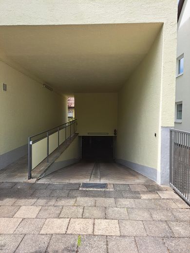 Sehr gut geschnittene, helle 2-Zimmer-Wohnung mit Balkon und Tiefgaragenstellplatz zu verkaufen – Zufahrt Tiefgarage