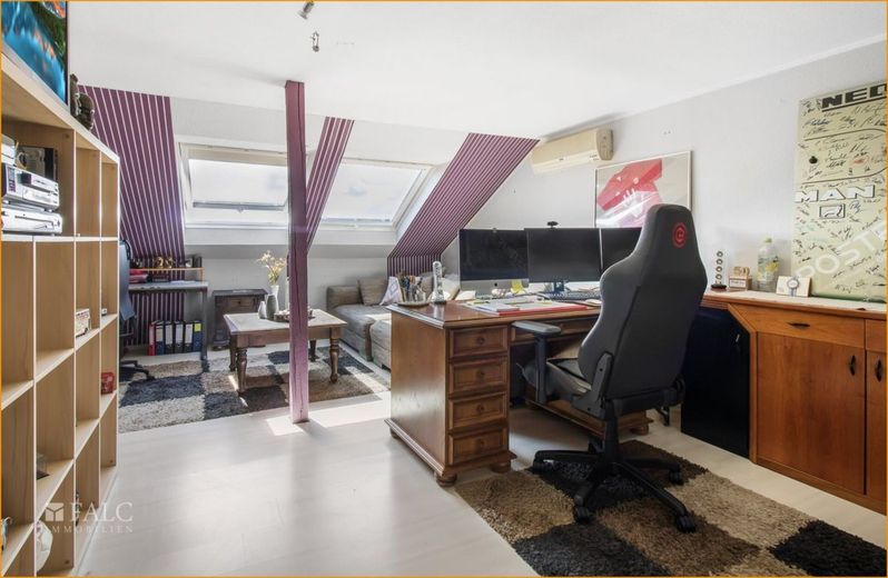 Exklusives Reihenhaus mit Einzigartigkeit und Stil – Arbeitszimmer (6) DG