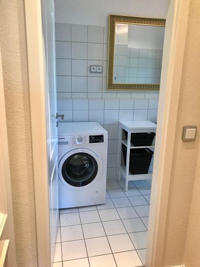 Lutherstraße: 2-Zimmer-Wohnung mit toller Küche, Parkett und Balkon – Badezimmer II