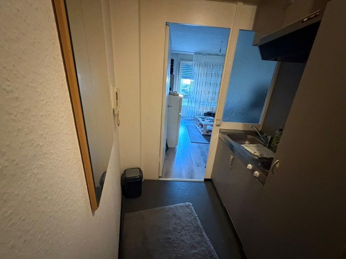 1-Zimmer Wohnung zentral in Pforzheim zu vermieten – Flur und Pantryküche