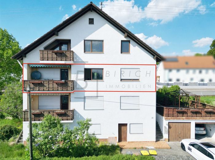 Geräumige 4-Zimmer-Wohnung mit sonnigem Balkon und Garagenstellplatz – Drohnenaufnahmen