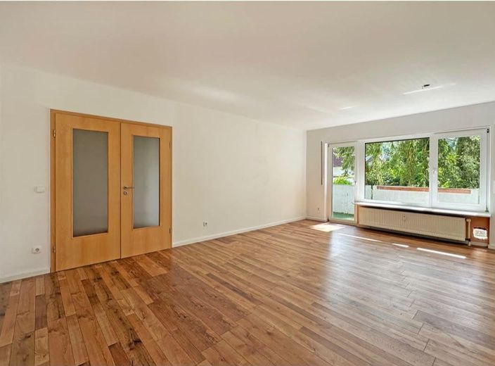 sehr gepflegte 3 Zimmerwohnung mit Balkon in ruhiger Wohnlage von Seeheim – Wohnzimmer