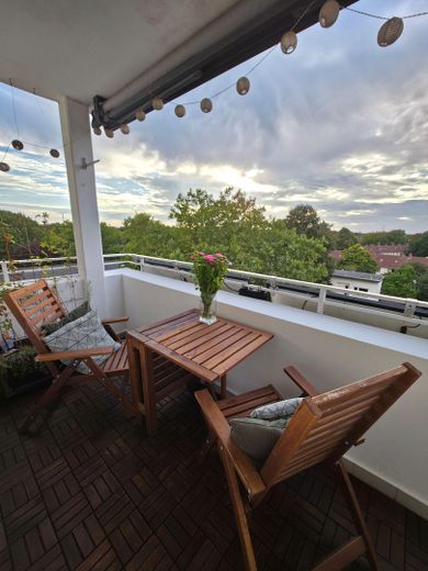 Bremen Neustadt’ın çatılarının üzerinde yaşam – gün batımları sunan modernize edilmiş 4 odalı daire! – Balkonaussicht II
