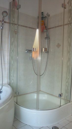 2 FAM-Haus, Heiligenhafen gute Lage, Niedrigenergie, grundsaniert, gehobene Ausstattung – EG Bad