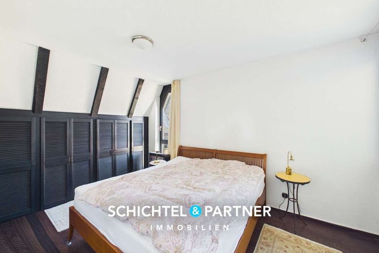 Radio Bremen | Große Maisonettewohnung mit Spitzboden, Balkon &amp; Garage – S&amp;P | Schlafzimmer