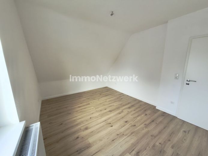 Vollrenovierte 3 Zimmer Wohnung im Greitweg, modernisiertes Bad mit Wanne zum 1.2.26 – Zimmer 2