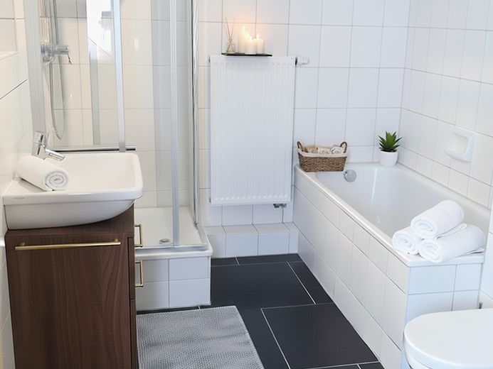 Schmuckstück: Denkmalgeschützte Altbauwohnung in AAA-Lage N-Wöhrd | Aufzug ++ – Foto 6