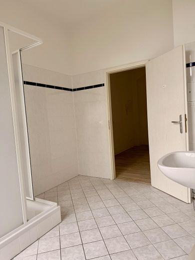 Helle, großzügig geschnittene 2-Zimmer-Wohnung – Bad