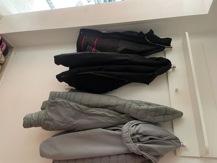 Charmante, modernisierte Ein-Zimmer-Dachgeschosswohnung in Toplage – Garberobe
