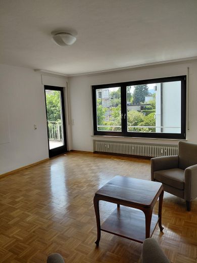 Şampanya havasında huzur vahası, komisyonsuz – Große Fensterfront, Balkontür