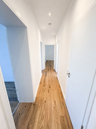 Wassernah & Energieeffizient: Provisionsfreie Familienwohnung im Top-Zustand – Eingangsbereich