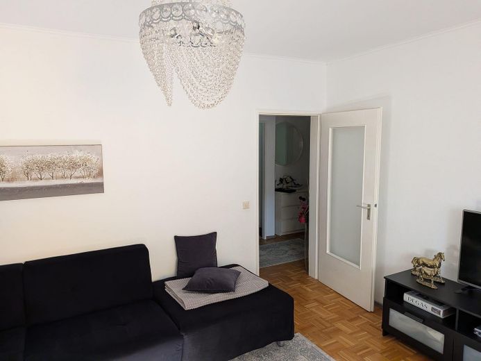 Provisionsfrei: Vermietete 2-Zimmer-Kapitalanlage – Wohnzimmer