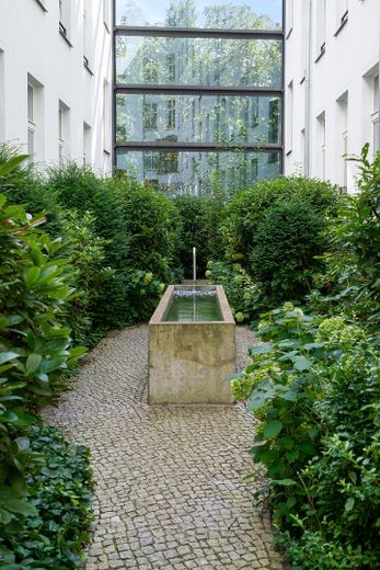 Summer-Sale bis 31.08. | 171 m² Großzügigkeit im Berliner Regierungsviertel | jetzt 1.395.000 € – Innenhof