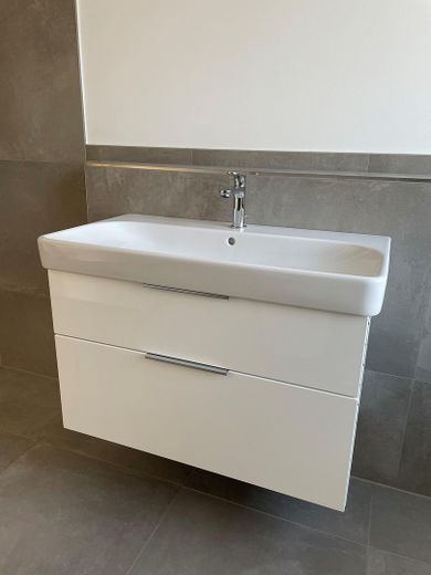 Barrierefreie 2-Zimmer Wohnung mit Tiefgaragenstellplatz und Balkon in Kempen, St.Hubert – Waschtisch