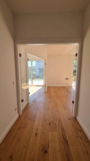 Traumhafte 4 Raumwohnung mit Garten in einer Villa – Foto 4