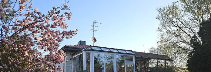 Casa unifamiliar con jardín de invierno cerca del lago Wendsee – sin comisión – Haus hinten