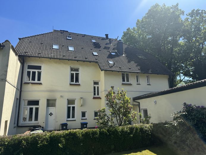Schöne vier Zimmer Altbauwohnung – Hausansicht (Eingang)