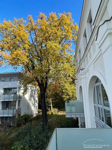 27479 HomeCompany Dresden Möbliert/Furnished 2-Zimmer Apartment in exclusiver Lage am Weißer Hirsch in Dresden-max. 2 Personen – 3c9f9bc4436f172de9b72d035f1ee4106d5891c1.jpg