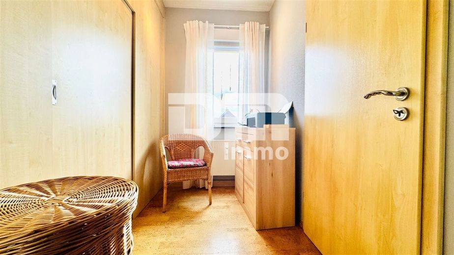 (R)eserviert!Ein- bis Zweifamilienhaus mit 2 Terrassen und Garage – DG Ankleidezimmer mit begehbarem Kleiderschrank