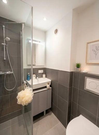 Großzügiges Zimmer in gepflegter WG / Ferchenseestraße 20, München / WE29 / 4.OG / Zi2 – Badezimmer