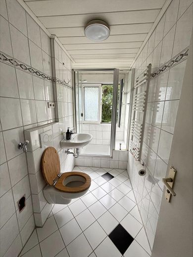 3-Zimmer-Wohnung mit Balkon in Stuttgart-Ost – Badezimmer