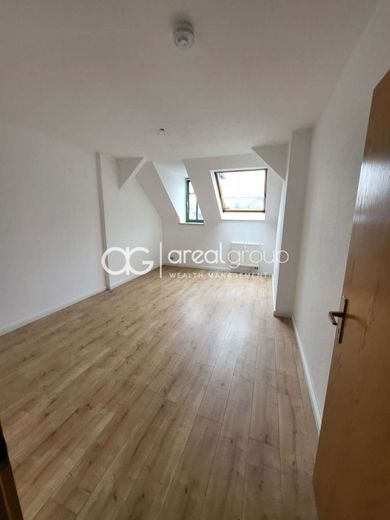 Charmante Maisonettewohnung mit EBK im DG – Zimmer