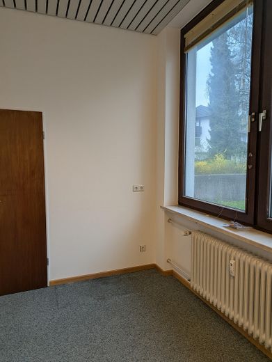 ##Exklusives Laden-/Bürolokal (56 m²)# in Germering: Top-Frequenzlage am "Kleinen Stachus" – Büro