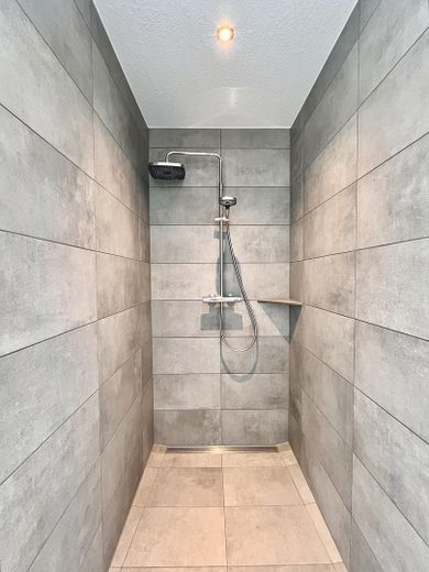 Erstbezug Neubau-Penthousewohnung – Bad - Dusche