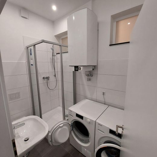 Duschbad mit WC, WaMa/Trockner