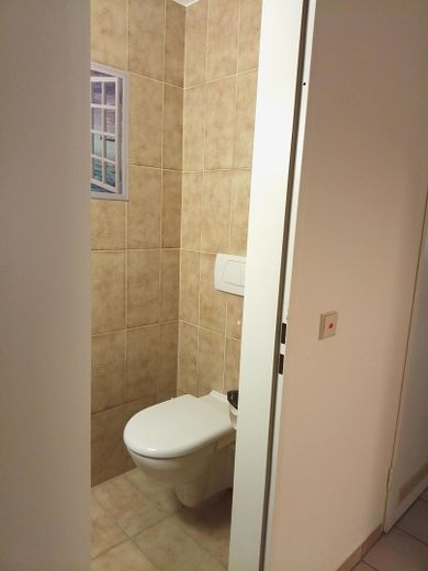 Geniş 4.5 odalı daire+bahçe+carport+teras+envanter !! – Gäste WC