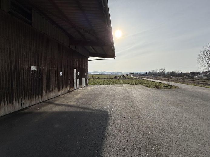 Vielseitiger Gewerbestandort mit Büro-, Lager- und Hallenflächen in Volkmarsen – Kleine Lagerhalle außerhalb