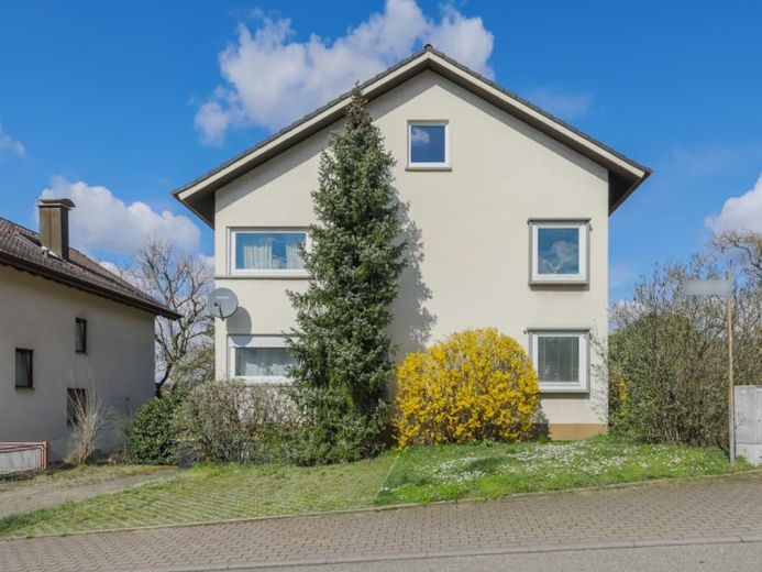 Solides und gut vermietetes 3-Fam.-Haus mit zusätzlichem EFH und Getränkelager in Halbhöhenlage! – फोटो 1