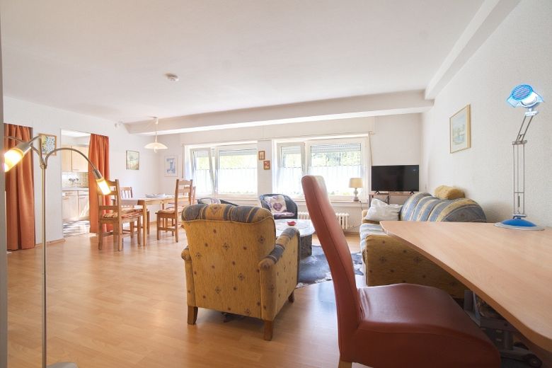 Spacieux appartement d’une pièce avec accès à Internet, dans un quartier résidentiel calme et verdoyant, place de stationnement possible – 7a92caa1802d17ff6f37fc752dc28abb3c4a46d7.jpg