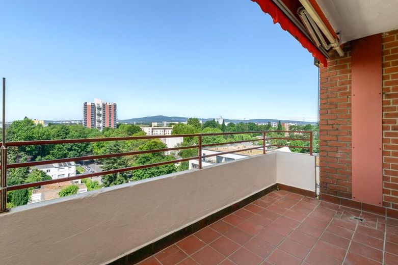 1074 Voll möbliertes WG-Zimmer mit Balkon & EBK in FFM-Heddernheim / Nahe Riedberg – Balkon