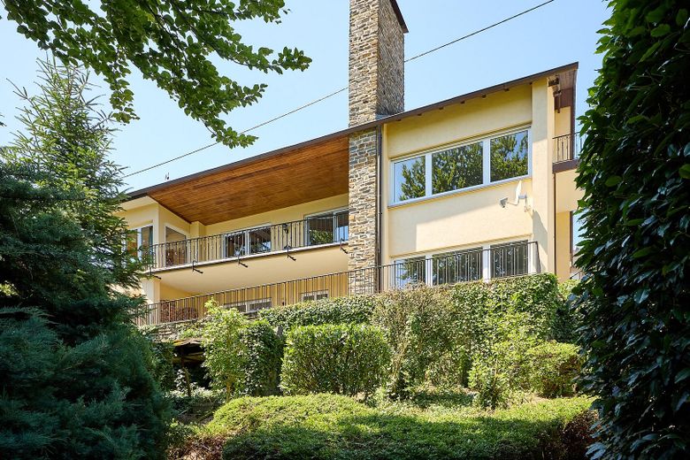 Terreni attraenti in posizione esclusiva in altura: vista panoramica sulla città di Bernkastel – EFH mit Einliegerwohnung
