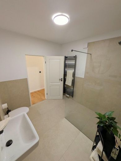 Jasne, świeżo wyremontowane mieszkanie 3-pokojowe z balkonem od strony południowej i wspaniałym widokiem na Bad Driburg – Ansicht Badezimmer