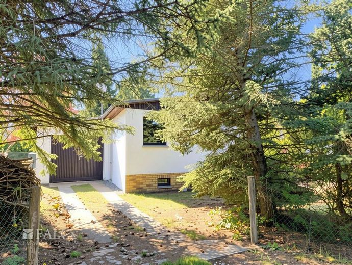 Idyllisch gelegenes Baugrundstück mit kleinem Bestandsbau – Außenansicht