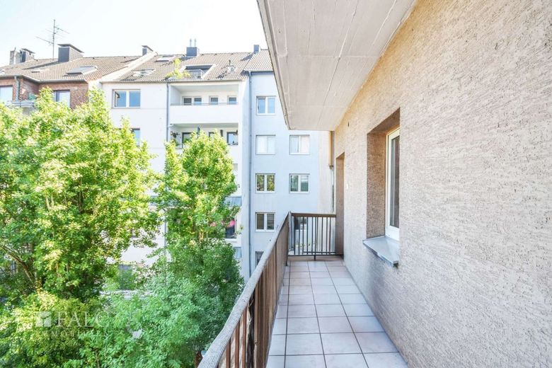 Stadtleben mit Charme - Eigentumswohnung in Düsseldorf-Unterbilk – Laubengang