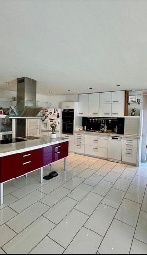 Bungalow familial de rêve avec 6,5 pièces et piscine à Wedemark – Küchenansicht