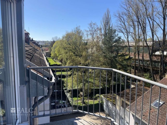 Attraktive 2 Zimmer Wohnung mit Parkplatz und Balkon – Balkon