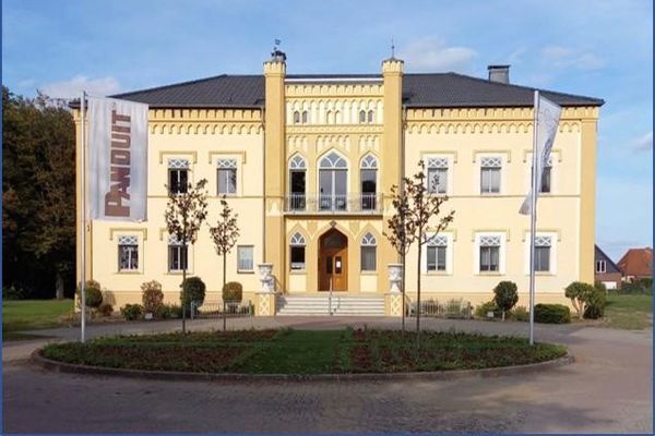 БЕЗ ПОСЕРЕДНИКА Замок / панський будинок у Бральсторфі Чудовий об’єкт Орендно-комерційний будинок