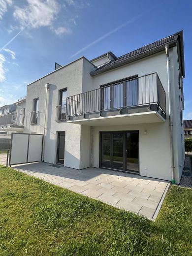 Abitare sentendosi bene: moderno appartamento di 3 locali con balcone – Hausansicht