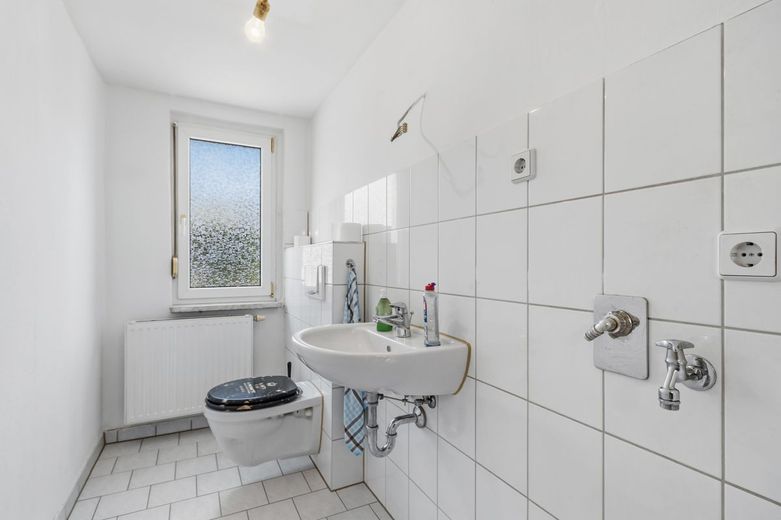 "Schollehaus" gesucht?
Reihenendhaus mit kleinem Garten und Garage – WC im EG