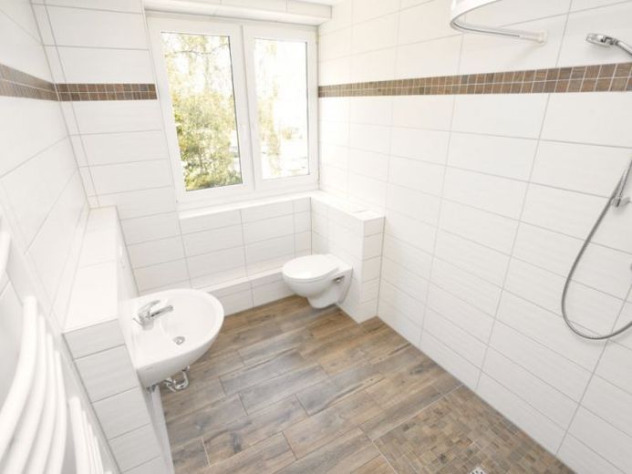 Ebenerdige Dusche / Blick ins Grüne – Foto 1