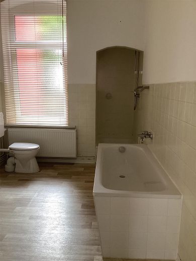 2-Zimmer Altbauwohnung an der Leibnitz Uni und Welfengarten / inklusive Küche – Bad